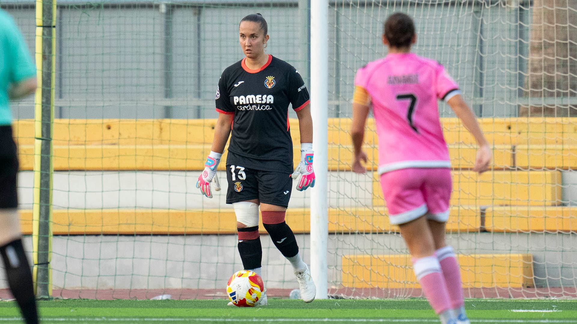 Mar Segarra seguirá defendiendo la portería del Villarreal Femenino